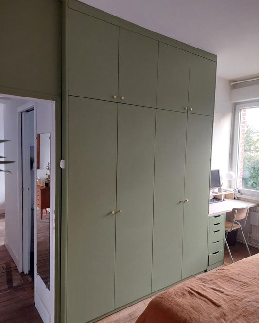Dressing et bureau sur mesure dans une chambre