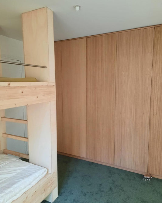 Placard mural et bureau sur mesure pour chambre d'enfants