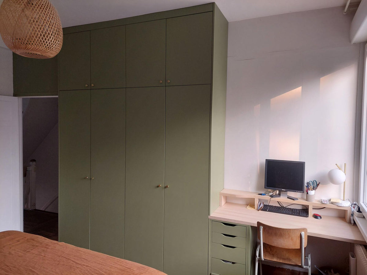 Dressing et bureau sur mesure dans une chambre