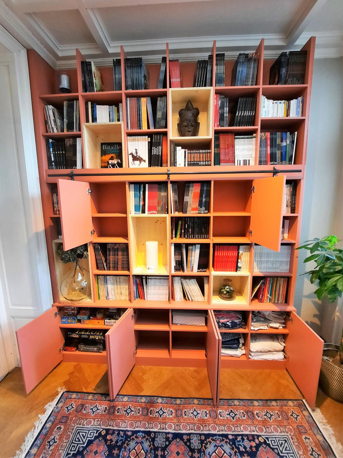 Bibliothèque sur mesure avec échelle coulissante