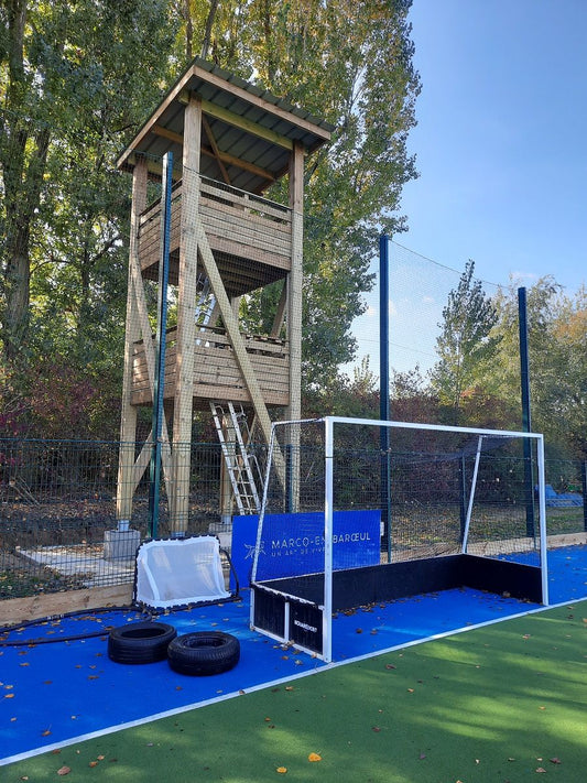 Tour vidéo en bois pour terrain de hockey