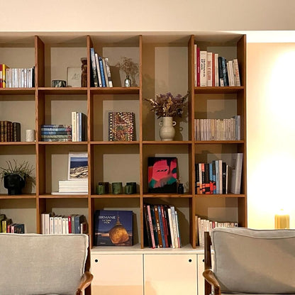 Bibliothèque murale sur mesure et banquette-rangement