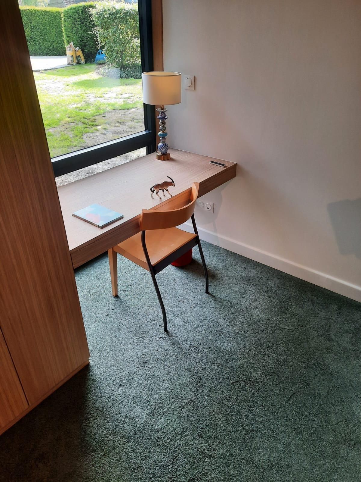 Placard mural et bureau sur mesure pour chambre d'enfants