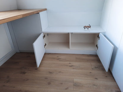 Aménagement de palier : bureau et armoire sur mesure