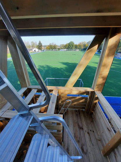 Tour vidéo en bois pour terrain de hockey