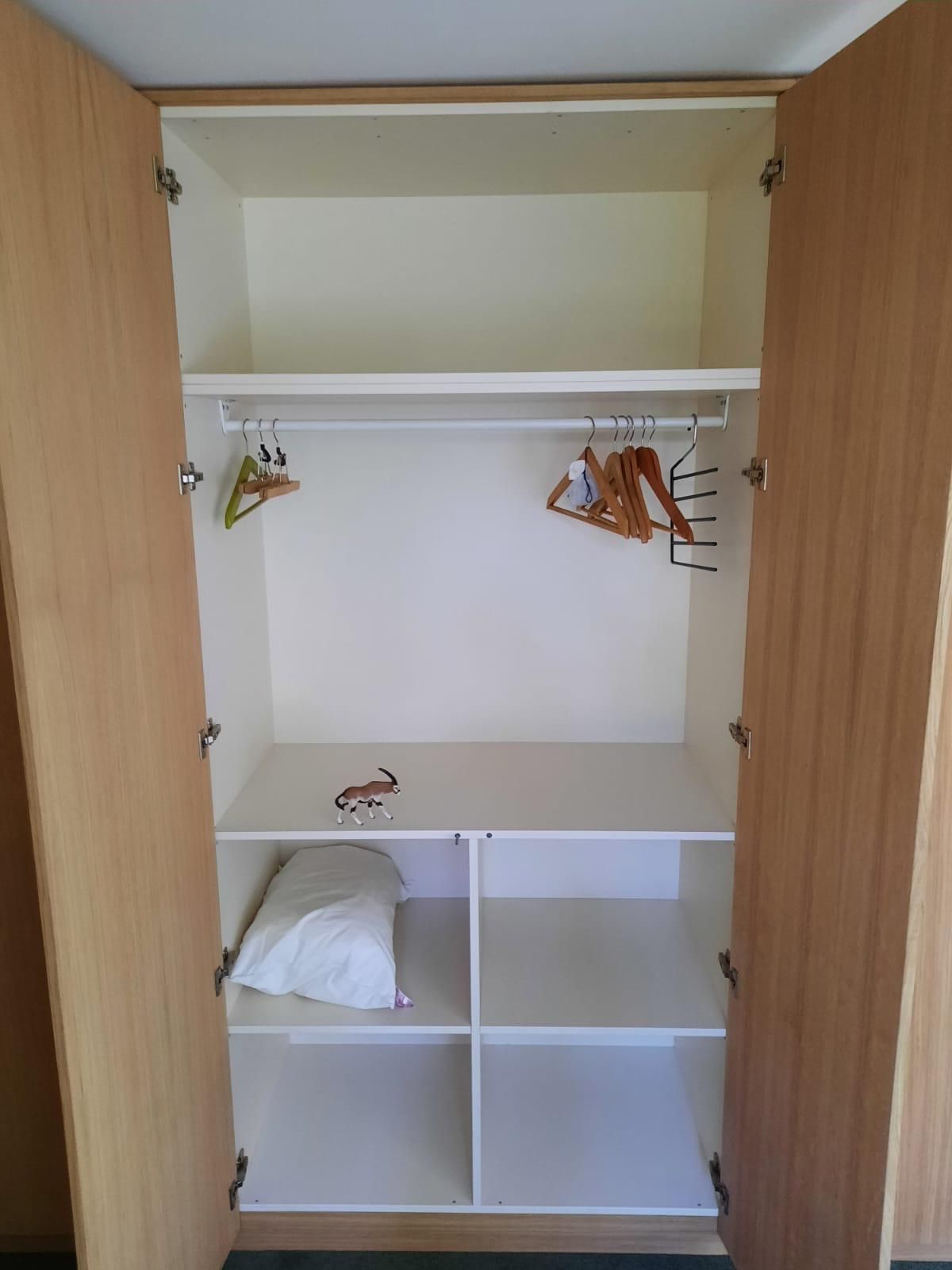 Placard mural et bureau sur mesure pour chambre d'enfants