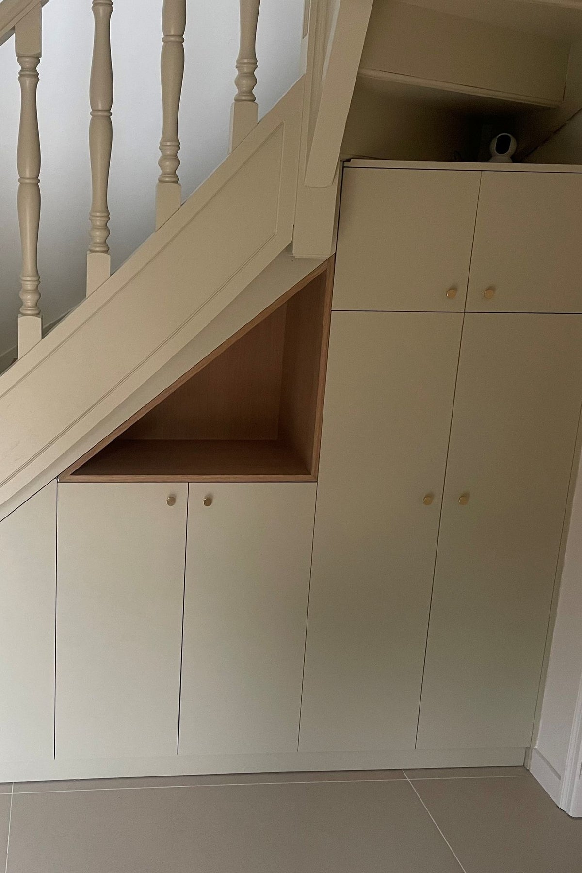 Aménagement sous escalier et vestiaire d'entrée sur mesure