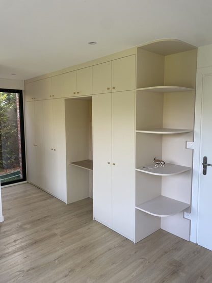 Dressing toute hauteur avec bureau intégré et étagère d'angle