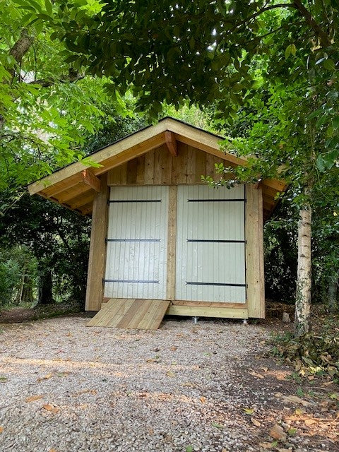 Abri de jardin sur mesure à toit deux pans en ardoise