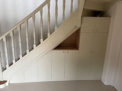 Aménagement sous escalier et vestiaire d'entrée sur mesure