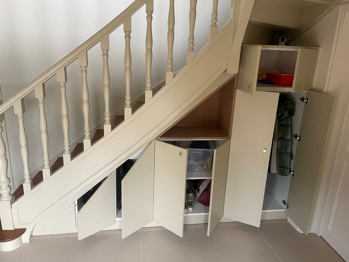 Aménagement sous escalier et vestiaire d'entrée sur mesure