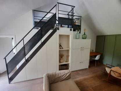 Aménagement sous escalier et bureau sur mesure