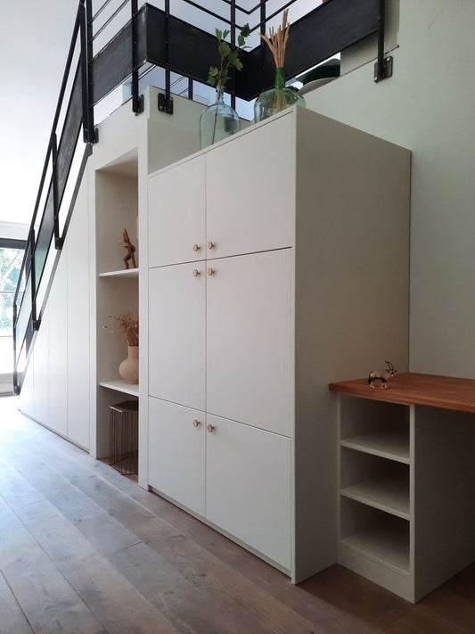 Aménagement sous escalier et bureau sur mesure