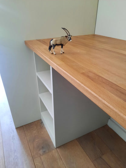 Aménagement sous escalier et bureau sur mesure