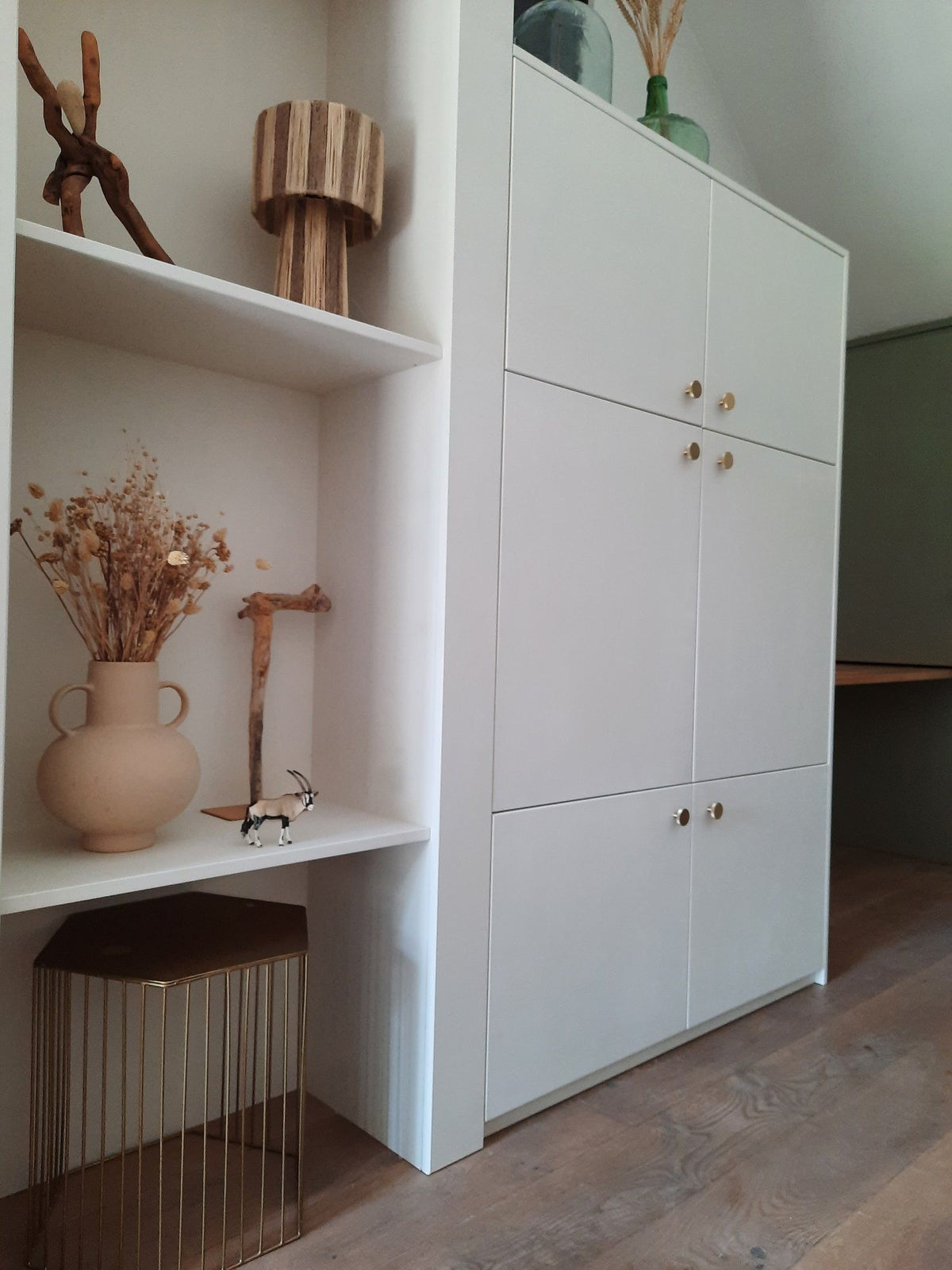 Aménagement sous escalier et bureau sur mesure